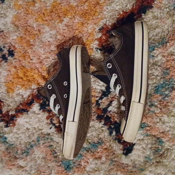Youth Brown Converse • Size 3 - Picture 2 of 7